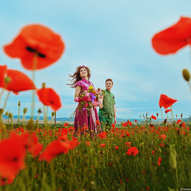 Фотосессия для двоих в Крыму на маковом поле. Фотограф в Крыму и Севастополе - Сергей Юшков